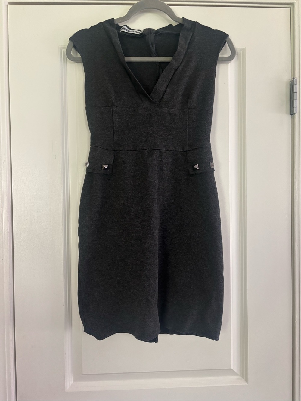 Bianco Ghiaccio Italy Charcoal Grey Cap-Sleeve V-Neck Business/Work Dress Size 6